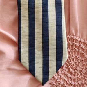 Retro Vertically STRIPED SILK TIE by Mondo Uomo.